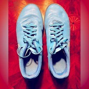 Nike Men’s Tiempo X 
Turf/ Indoor Cleats 
Sz 8 in Turquoise Blue